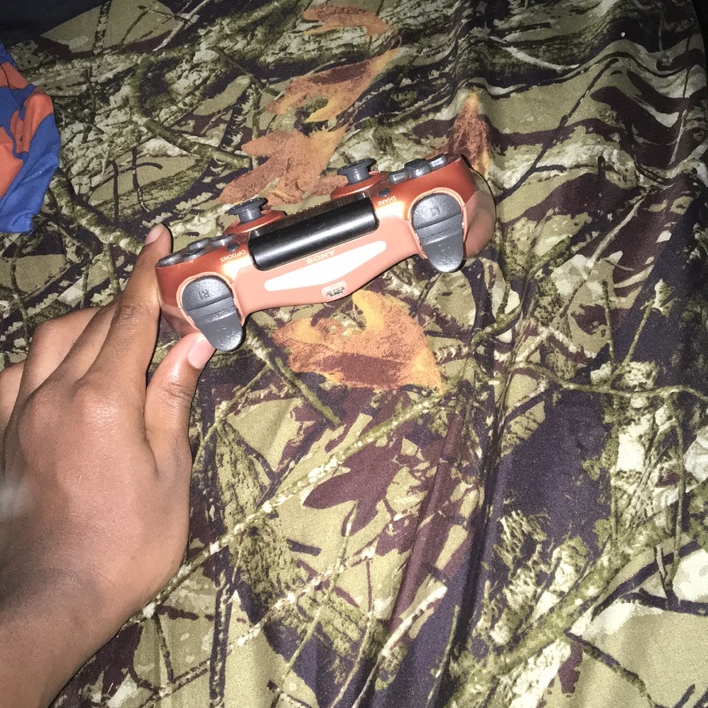 PS4 controller - Picture 2 of 2